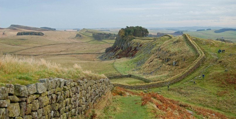 visit hadrian's wall from edinburgh