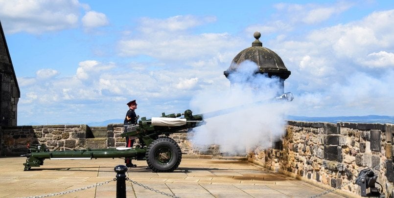 Edinburgh Castle One O'Clock Gun 805 405
