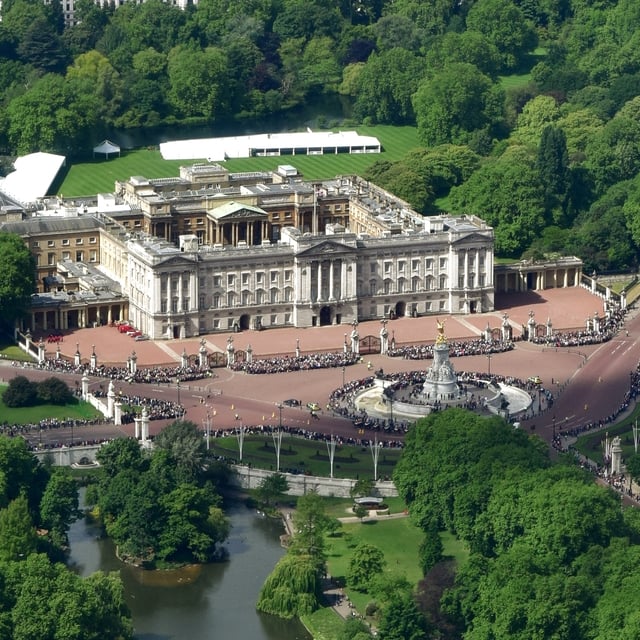 Buckingham Palace and St. James's park from the air, London tour