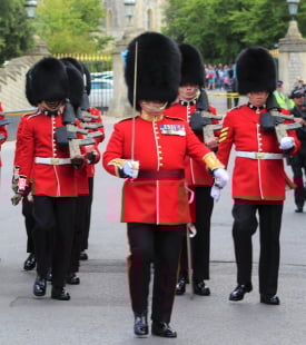 soldiers-7407151_1920 275 b