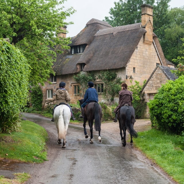 Cotswolld village 1 640