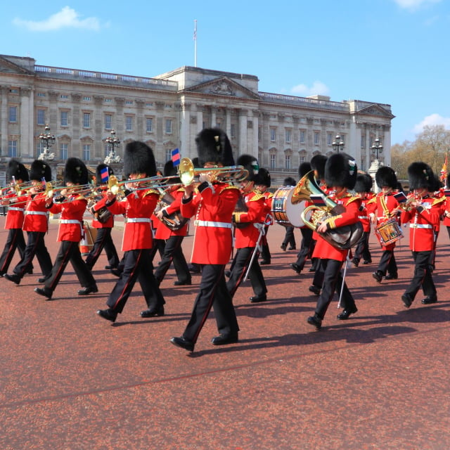 London marching Buck Palace 640