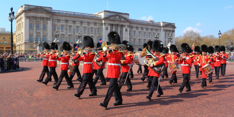 London marching Buck Palace 805