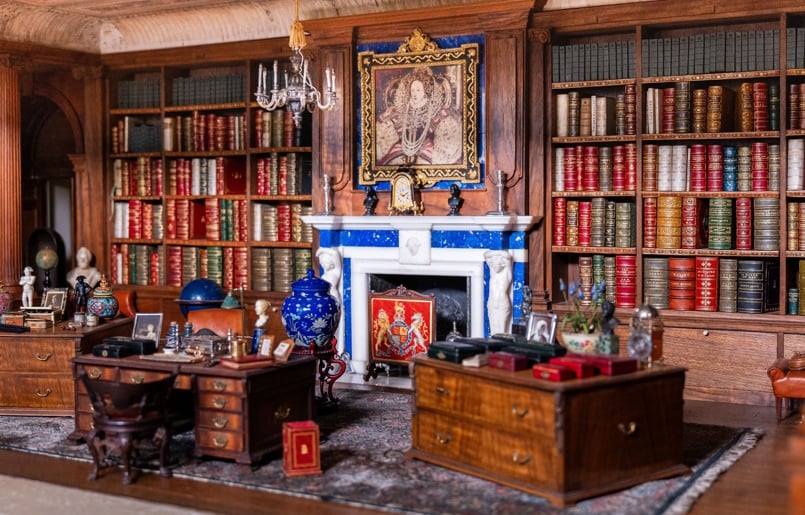 windsor castle queen marys dolls house library 805 515